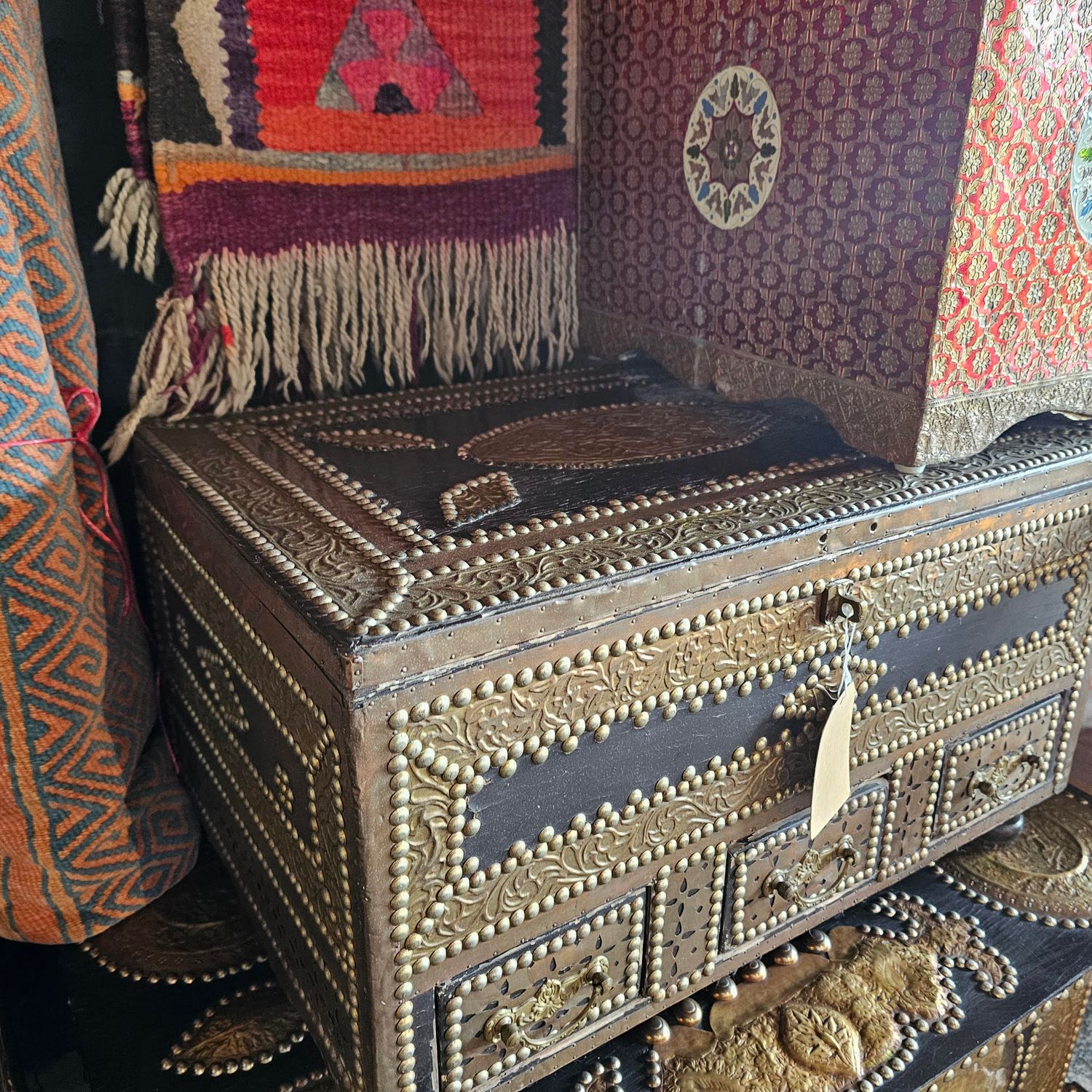 BLACK BRASS HAMMERED STUDDED