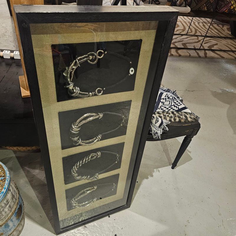 NECKLACE FRAMED