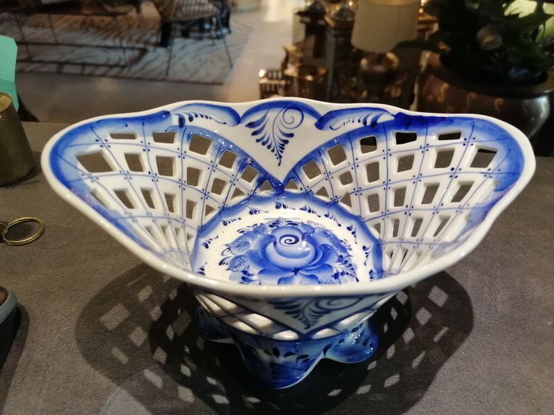 GZHEL PORCELAIN MESH FRUIT BASKET OR CANDY DSH