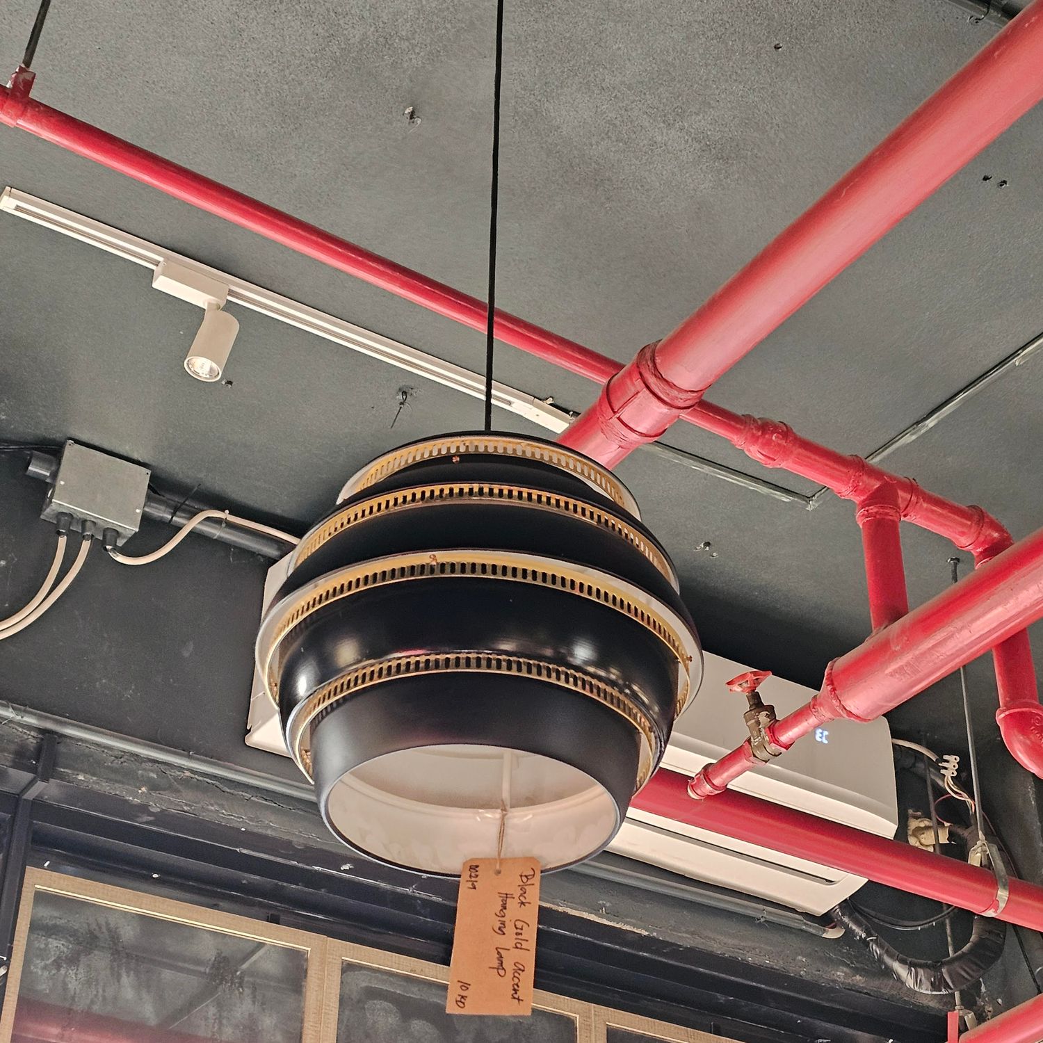 BLACK GOLD ACCENT HANGING LAMP