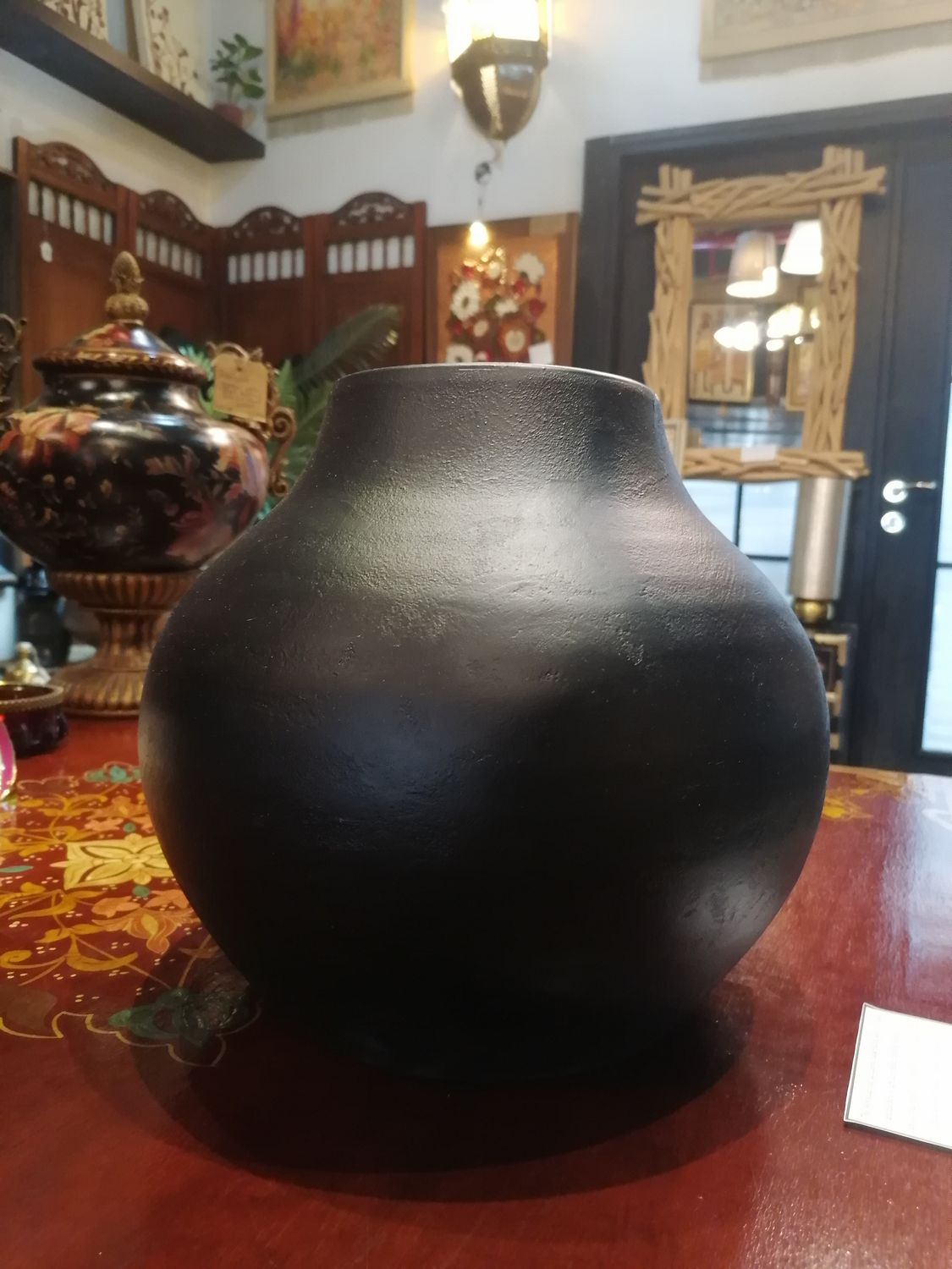 BLACK VASE