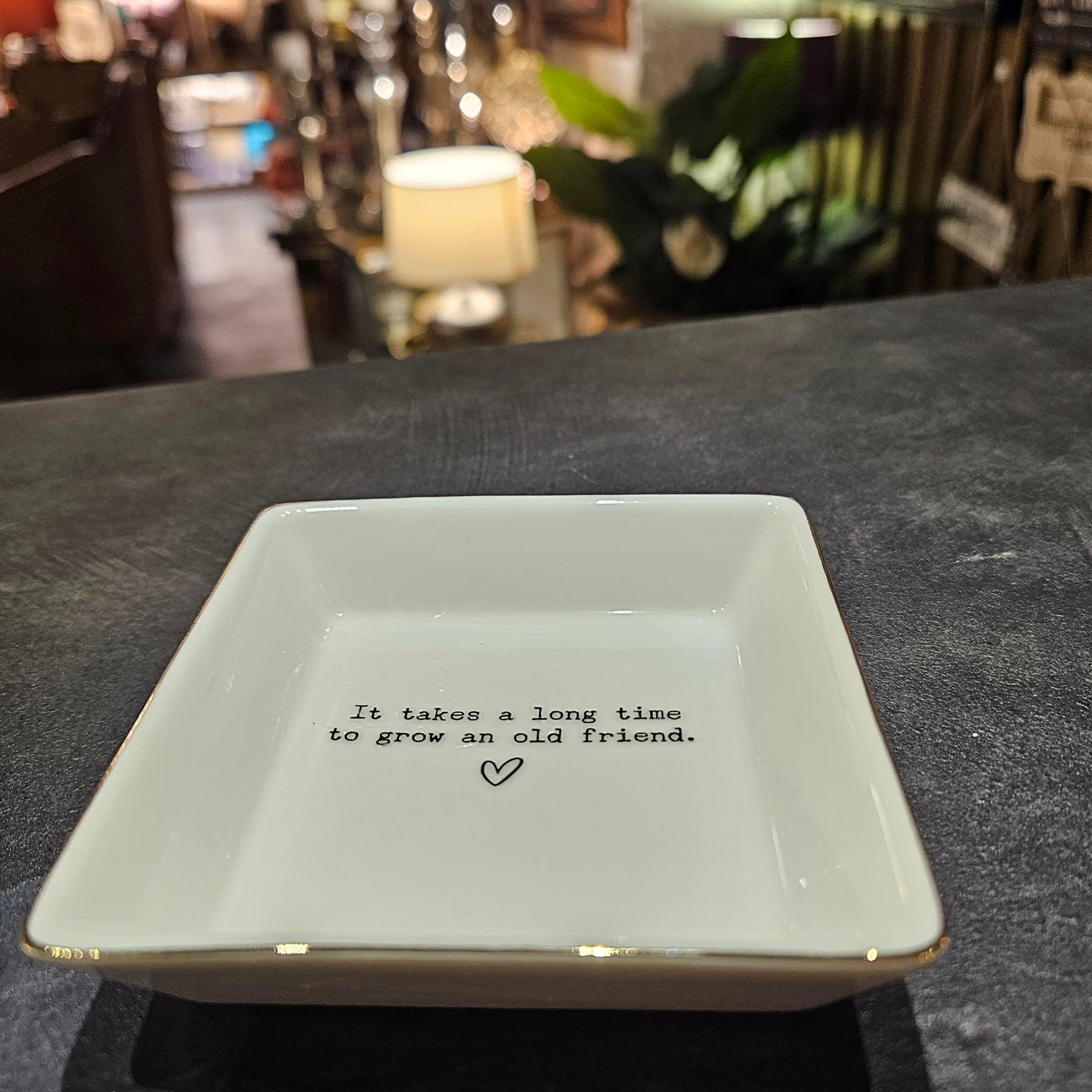 WHITE SMALL SQUARE CERAMIC DECORATIVE PLATE