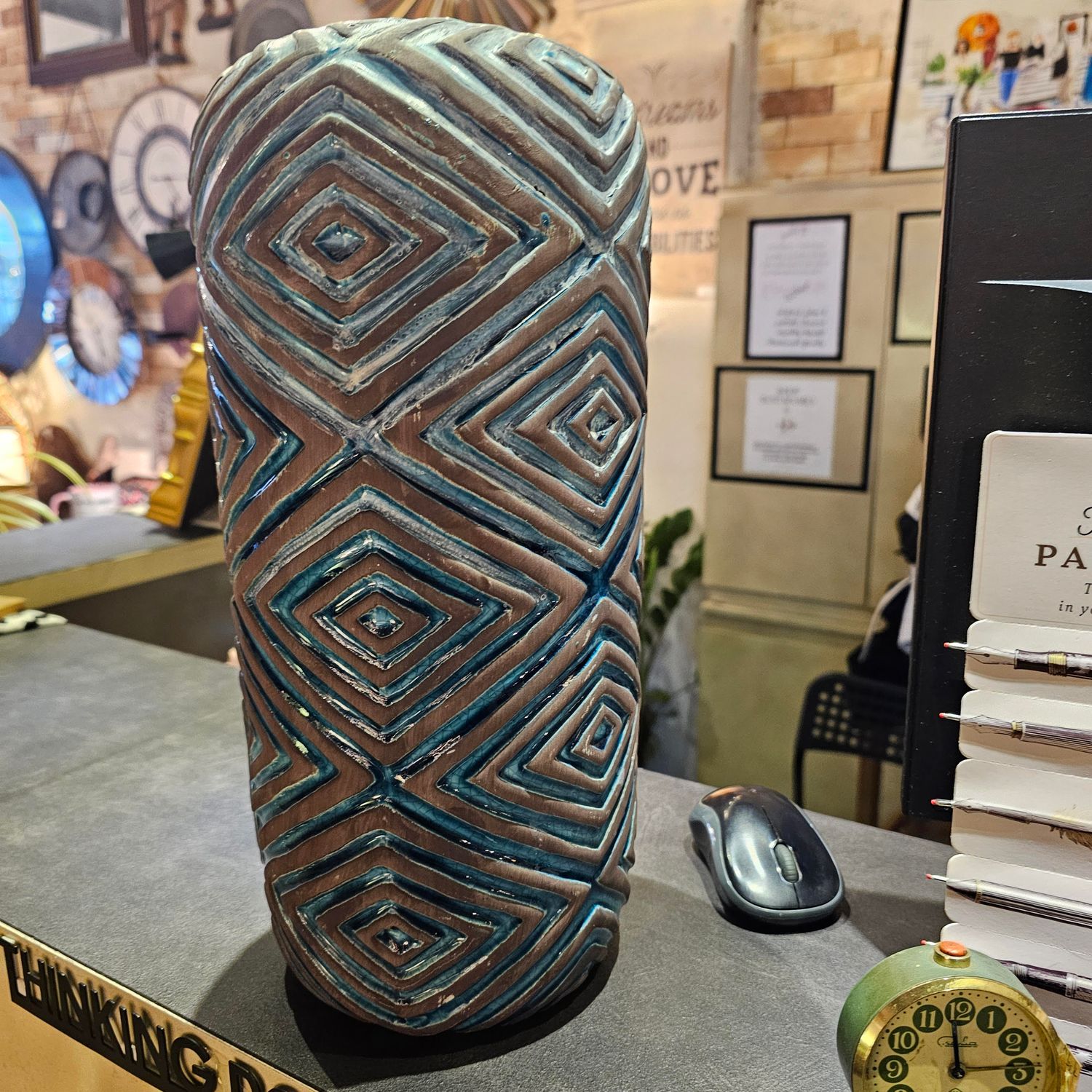 TORQOUI VASE