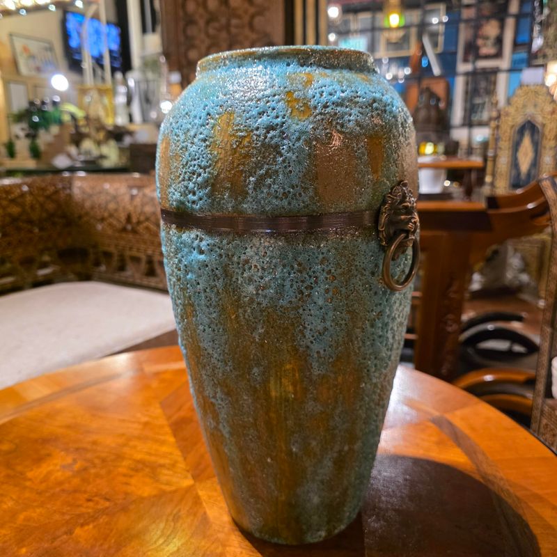 SOGA LIGHT BLUE LARGE CERAMIC FLOWER VASE WITH A TEXTURED FINISH AND A LIONS HEAD RING ACCENT