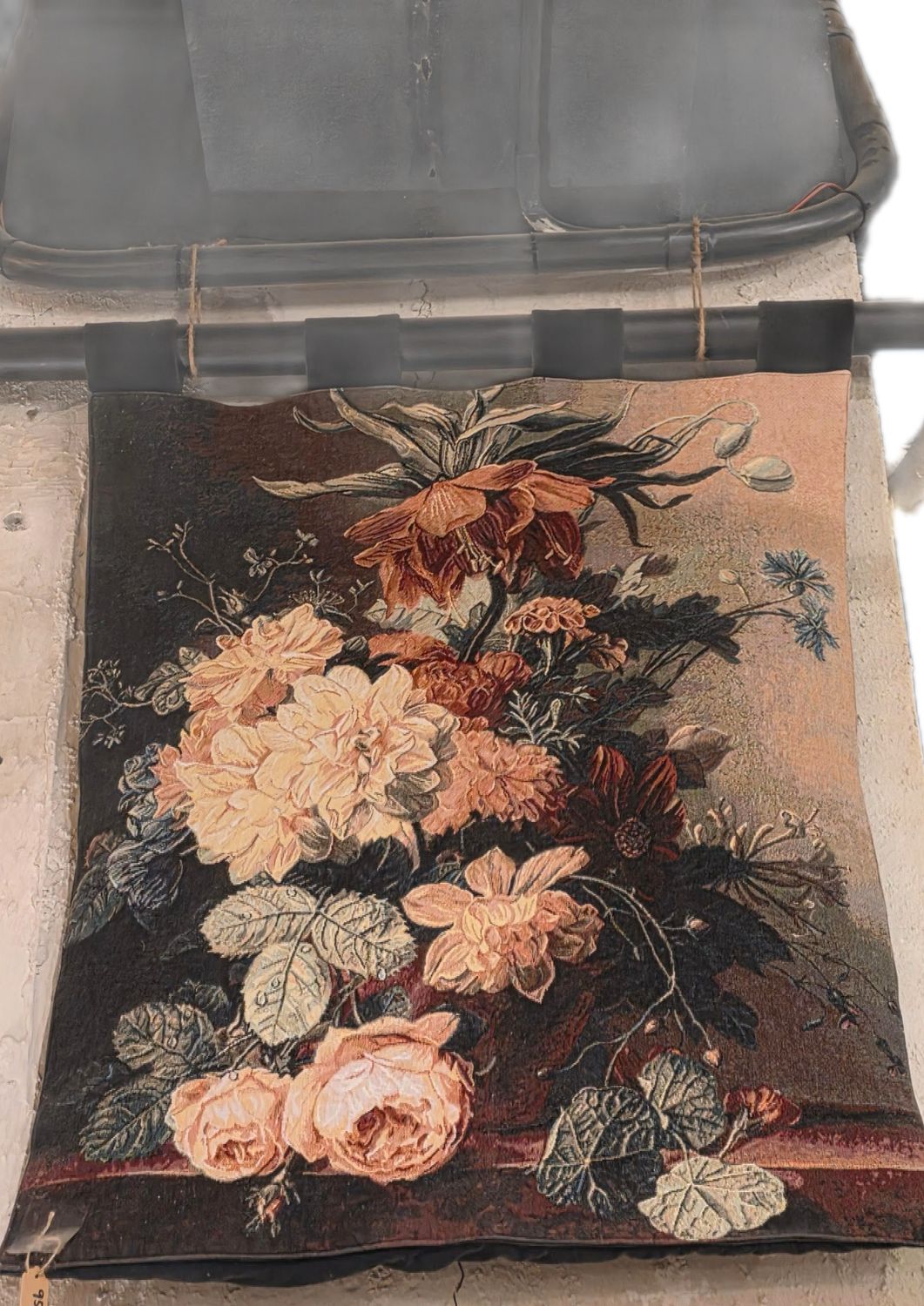 LUSH BOUQUET FLOWERS TAPESTRY