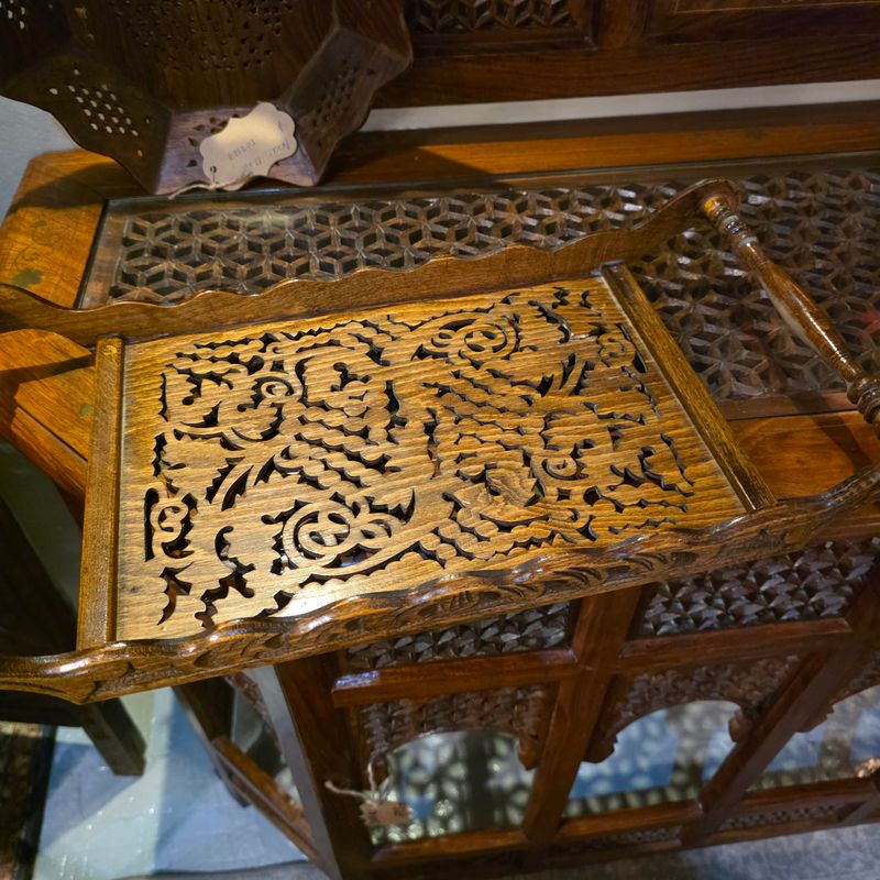 VINTAGE CARVED WOOD SERBING TRAY WITH DECORATIVE ORNATE DESIGN