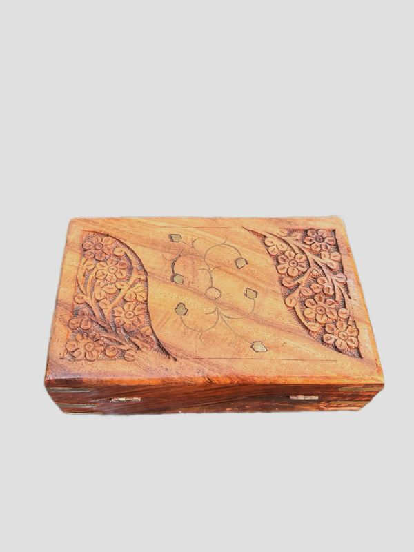 SMALL HANDCRAFTED WOODEN JEWELLERY BOX WITH INTRICATE CARVINGS AND BRASS FITTING