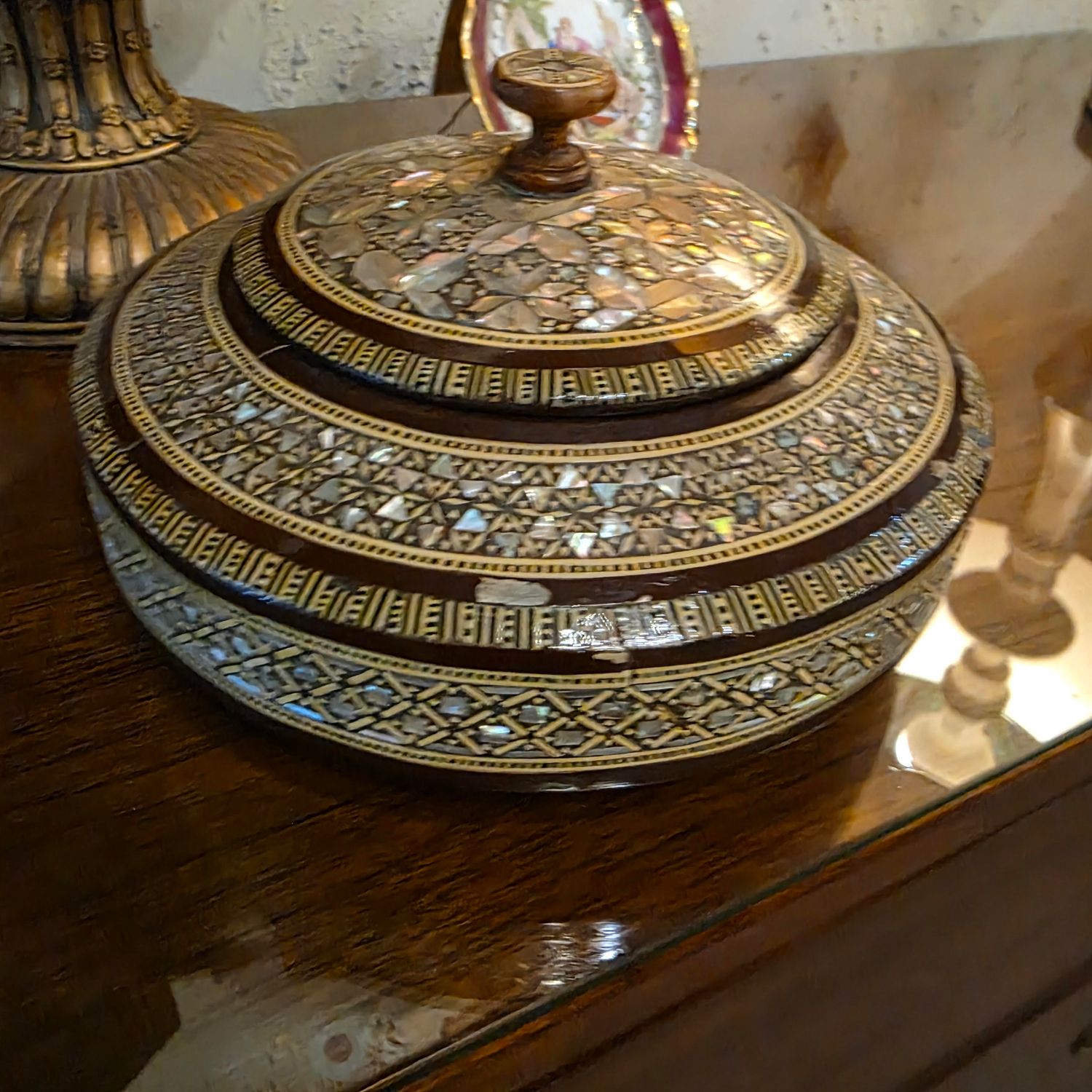 ROUND HANDMADE WOODEN BOX WITH LID FEATURING INTRICATE MOTHER OF PEARL INLAY