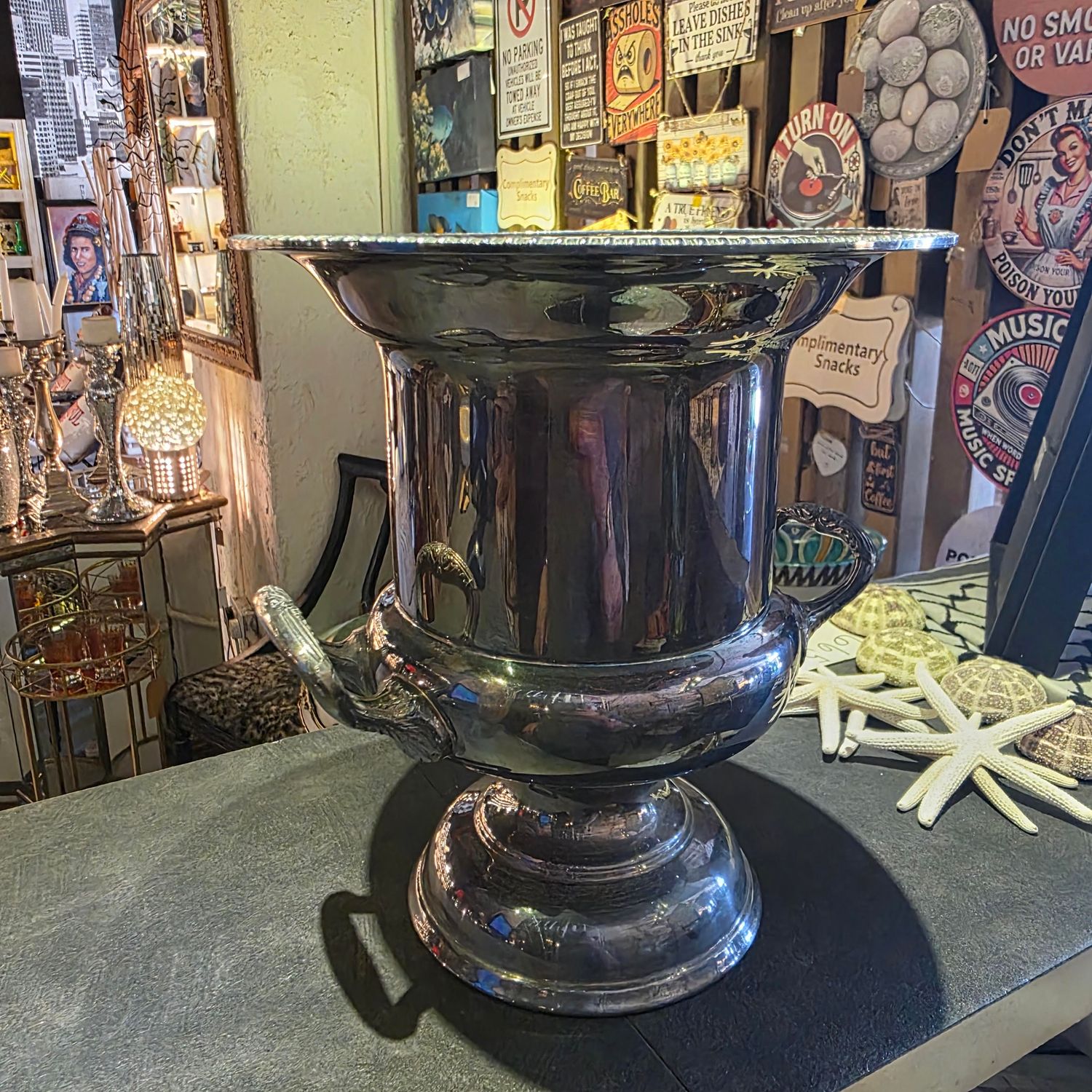 STUNNING VINTAGE SILVER PLATED TROPHY ICE BUCKET VASE