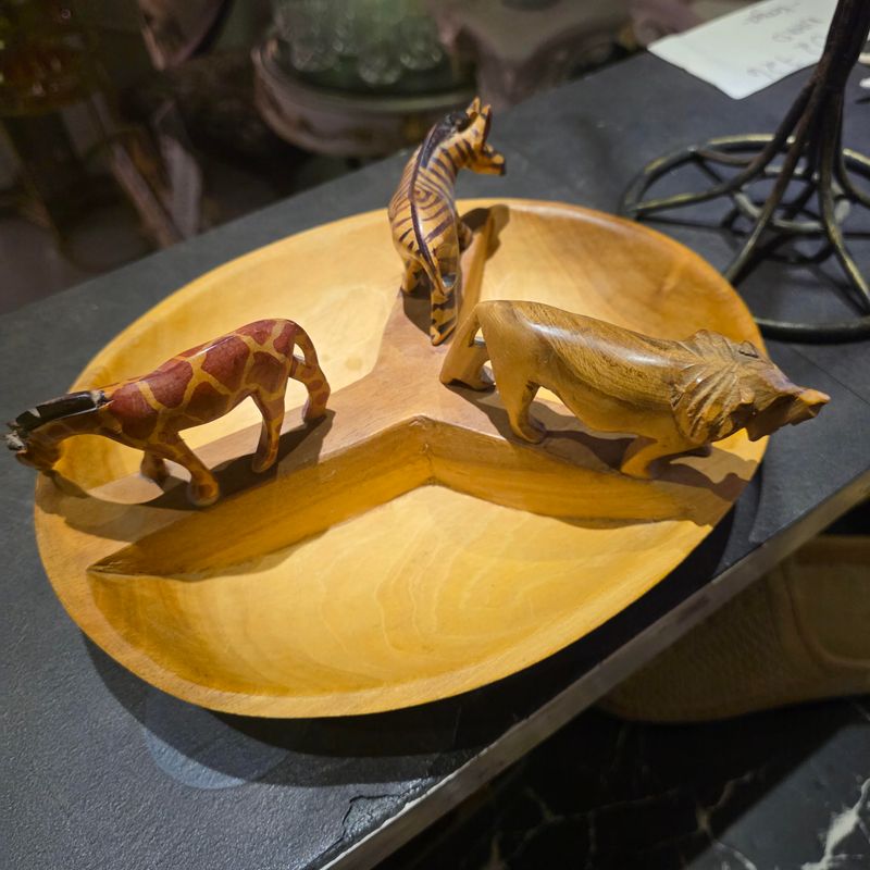 HAND CARVBED AFRICAN DECORATIVE BOWL FEATURING  CARVED ANIMALS ON RIM