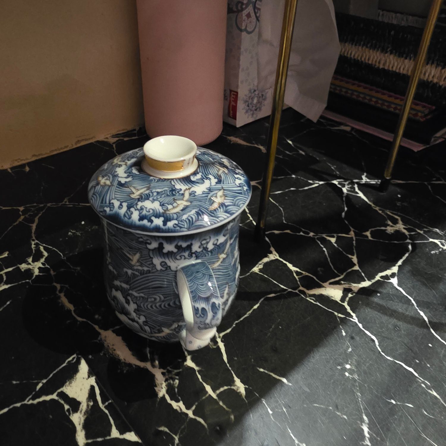 CHINESE STYLE CERAMIC TEA MUG WITH LID BLUE AND WHITE WAVE AND BIRD PATTERN