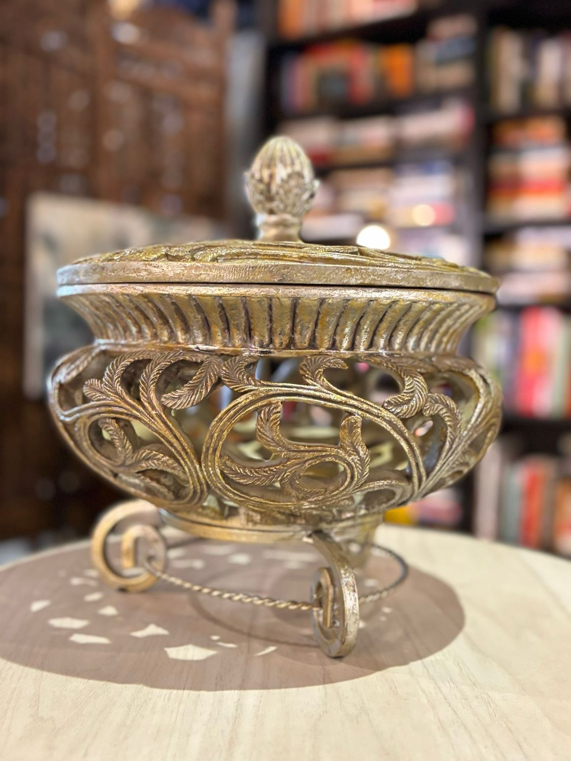 LIDDED DECORATIVE BOWL