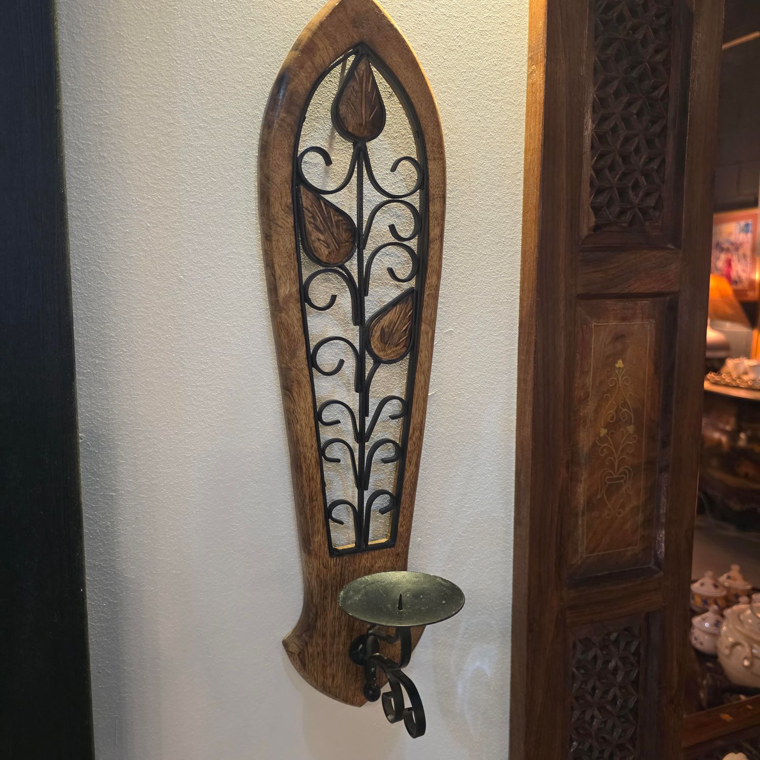 RUSTIC WOODEN WALL SCONCE CANDLE HOLDER WITH A METAL LEAF DESIGN