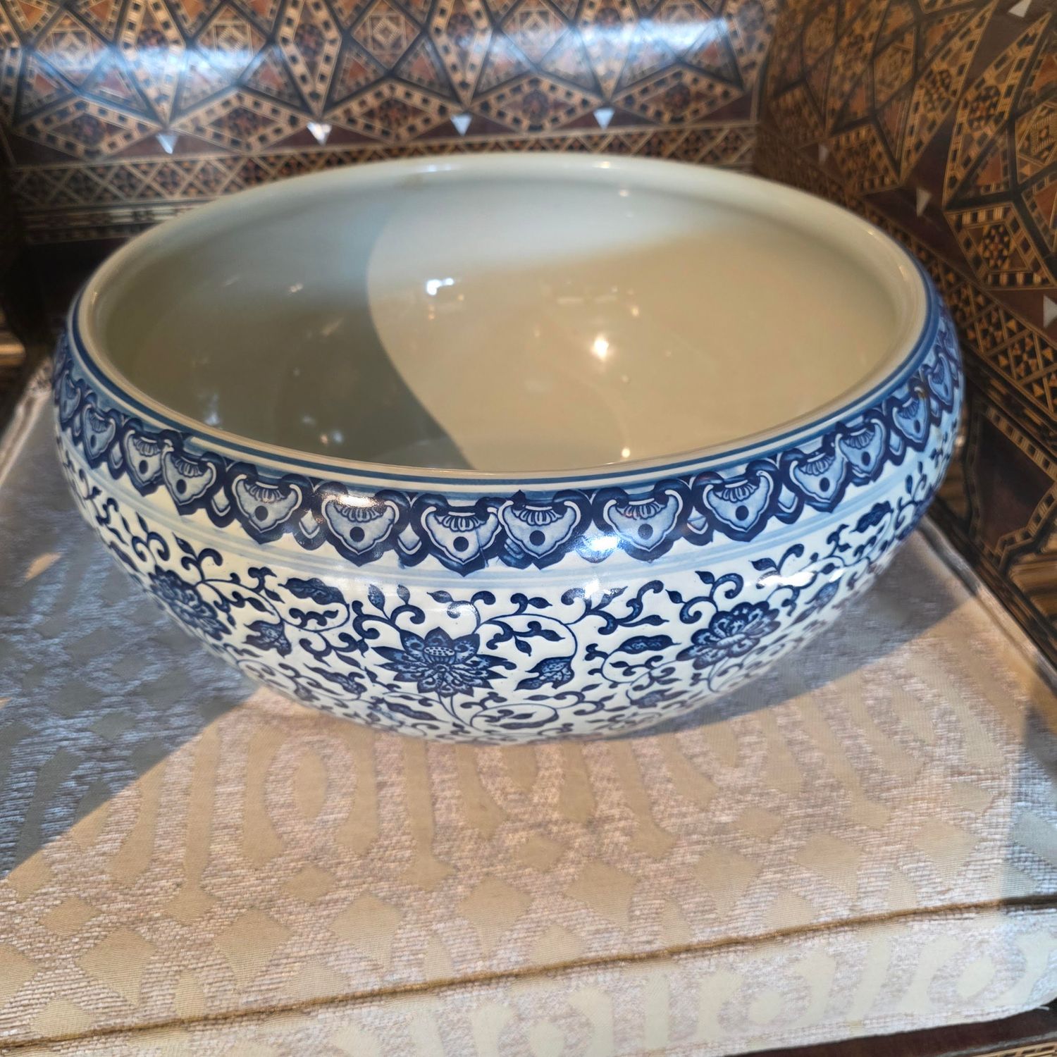 JINGDEZHEN CERAMIC ANTIQUE BLUE AND WHITE PORCELAIN BASIN