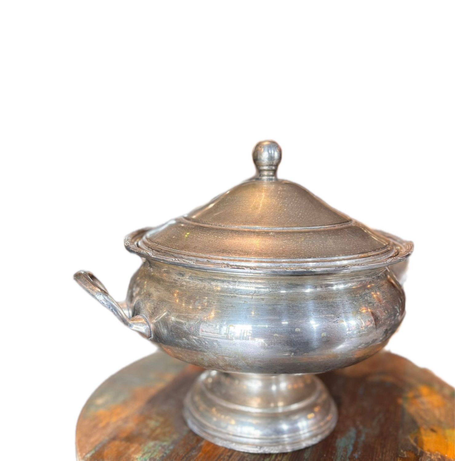 VINTAGE  SOUP TUREEN MEDUIM