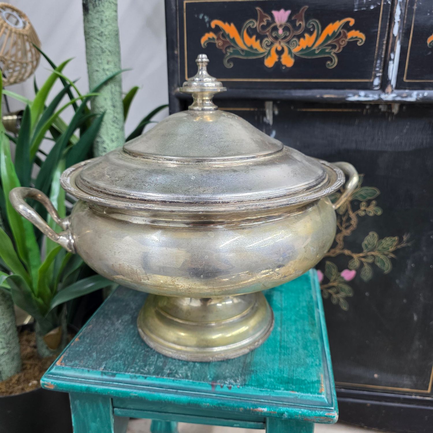 ANTIQUE OR VINTAGE SILVER PLATED SOUP TUREEM WITH A LID AND HANDLES MEDIUM