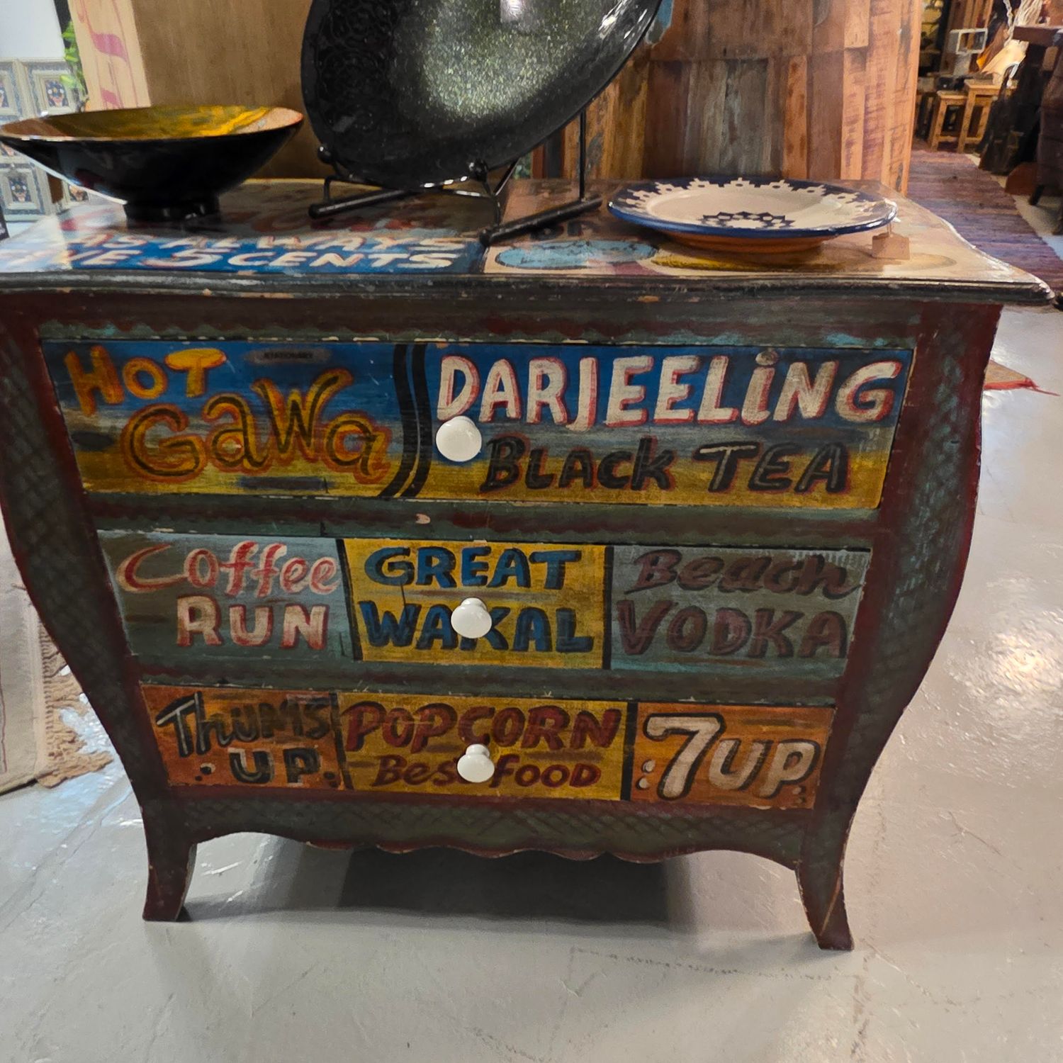 RETRO CHEST