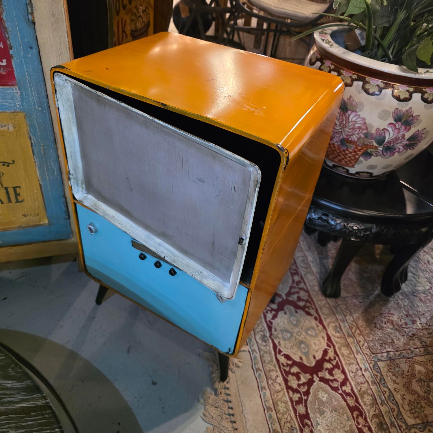 VINTAGE METAL SHELVES