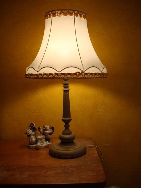 ANTIQUE TABLE LAMP