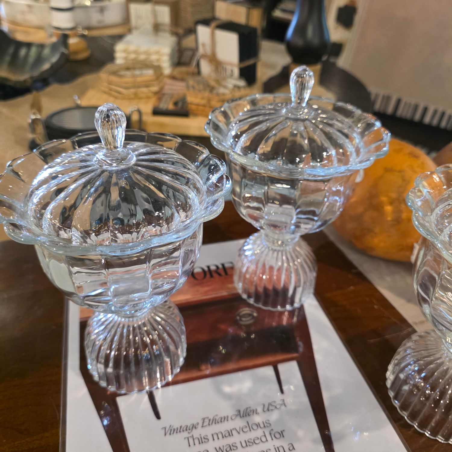 DECORATIVE GLASS WITH LID