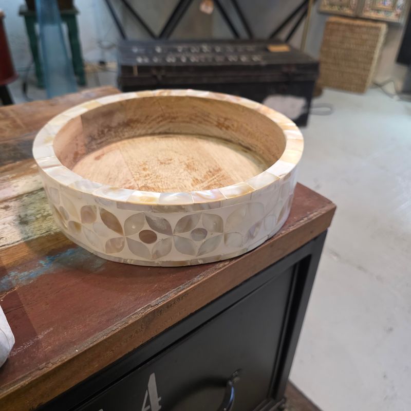 DECORATIVE WOODEN TRAY INTRICATING A MOTHER OF PEARL PATTERN