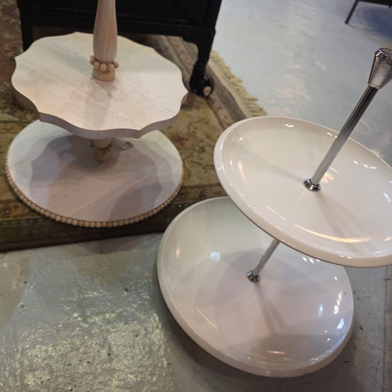 2 TIER CERAMIC / WOODEN CUPCAKE STAND