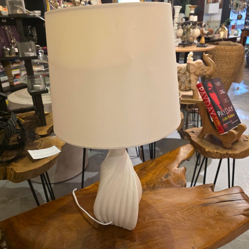 WHITE SWIRL LAMP