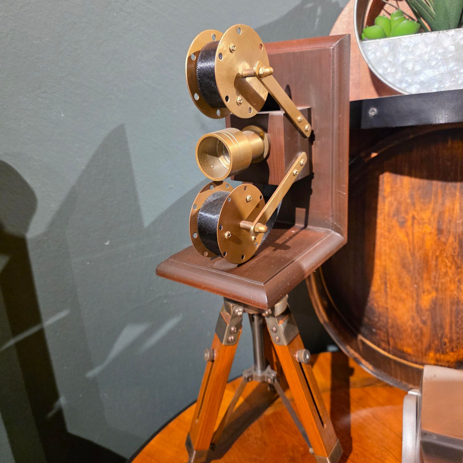 DECORATIVE REPRODUCTION OF AN ANTIQUE FILM PROJECTOR