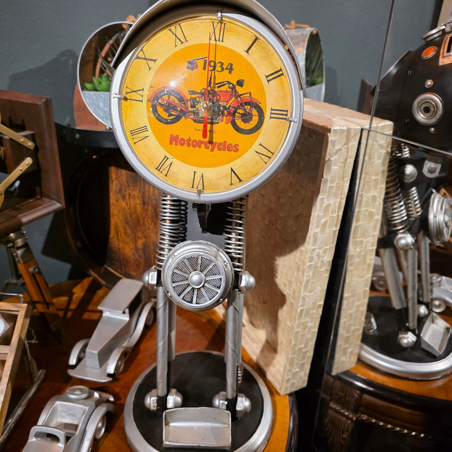 VINTAGE STYLE TABLE CLOCK DESIGNED TO LOOK LIKE A MOTORCYCLE OR ENGINE COMPONENT