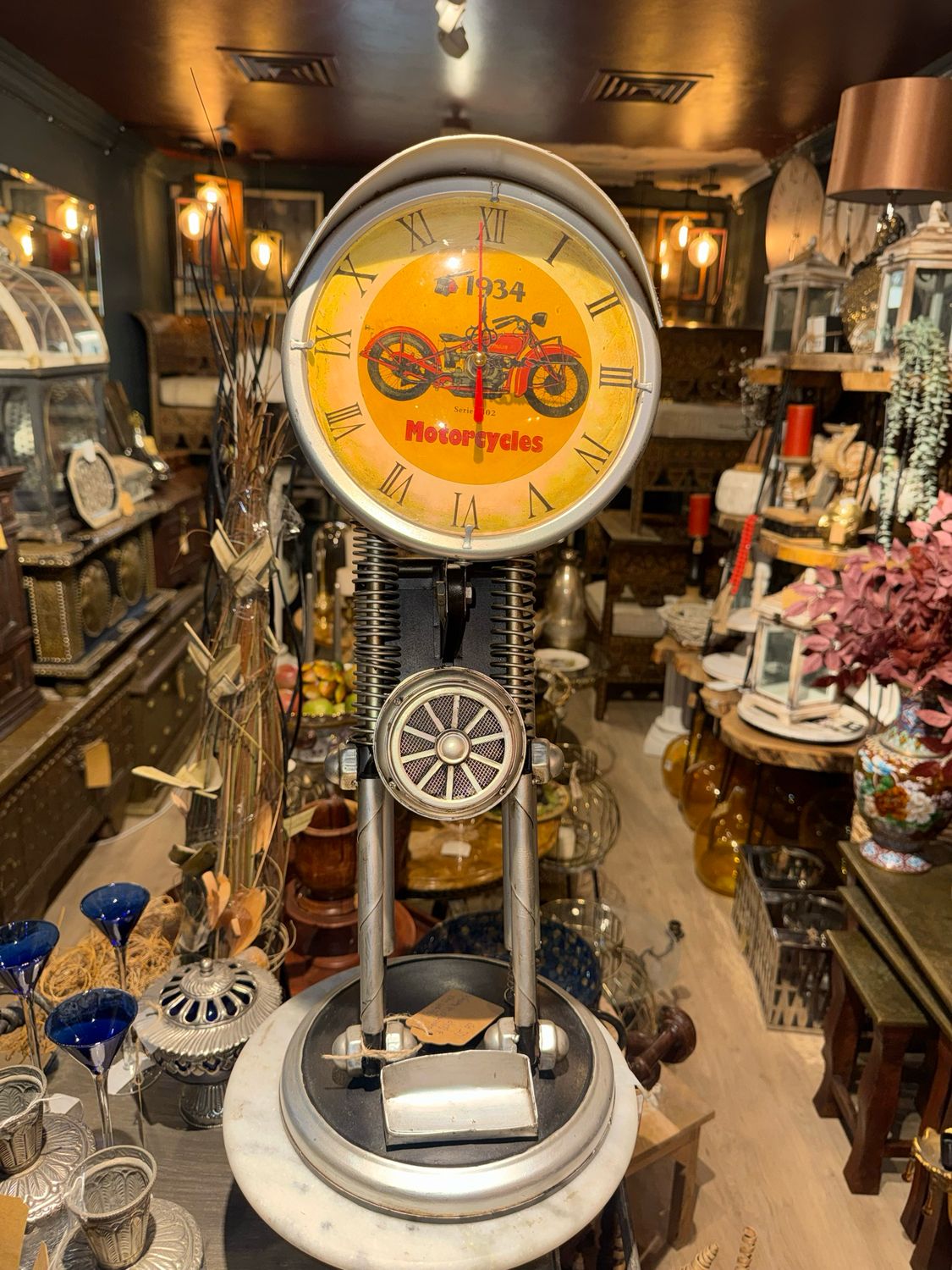 VINTAGE STYLE TABLE CLOCK DESIGNED TO LOOK LIKE A MOTORCYCLE OR ENGINE COMPONENT