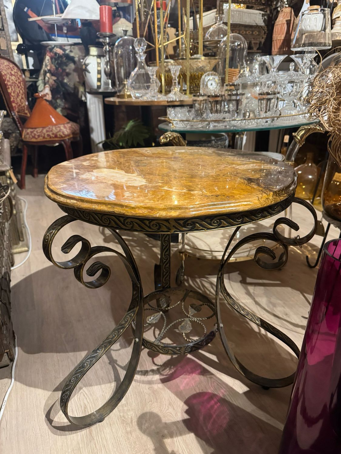 ROUND TABLE ORNATE METAL LEGS