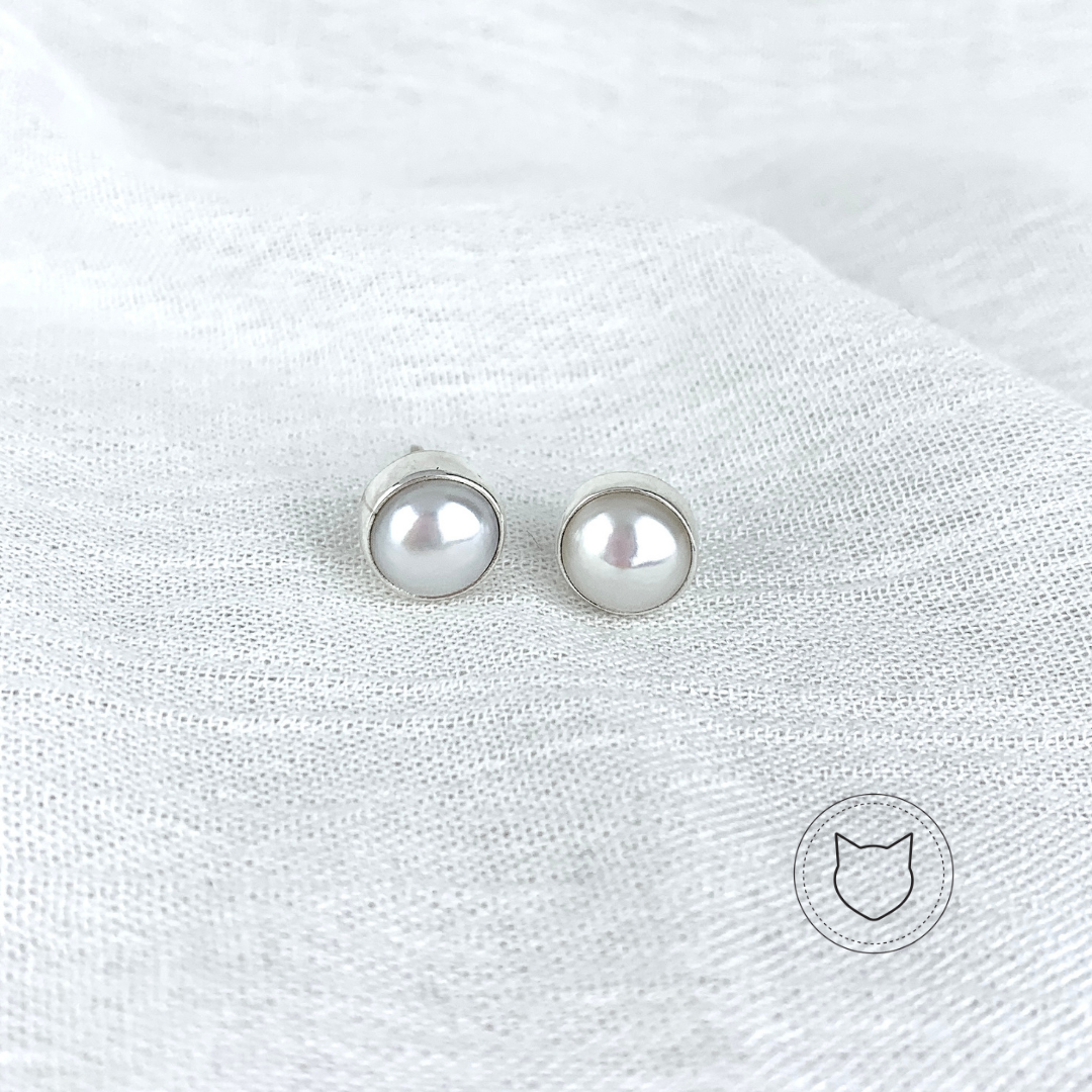 ARETE DE PLATA Y PERLA BLANCA CON BISEL AR0098M41
