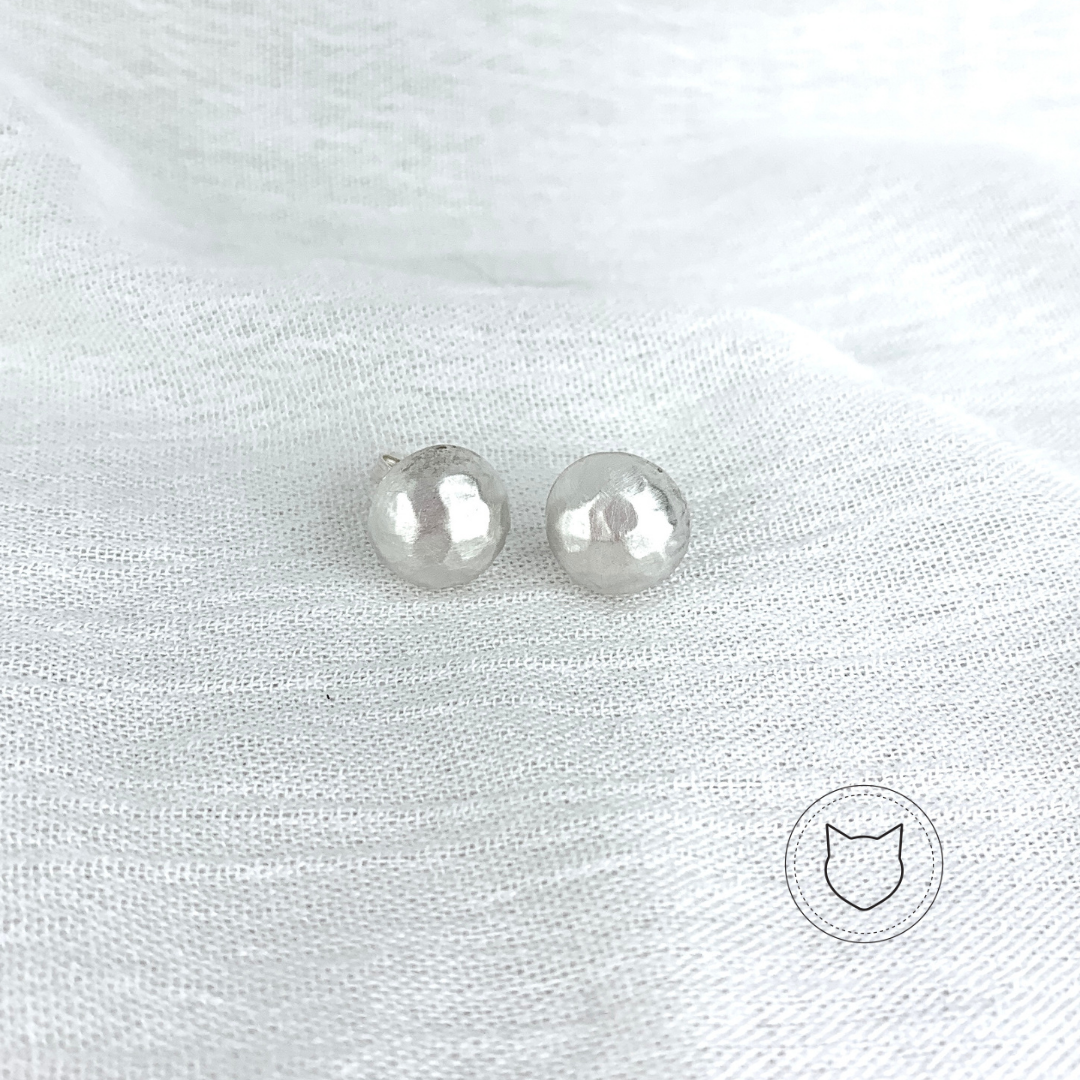 ARETES MEDIA BOLA DE PLATA 925 MARTILLADA AR1653M40