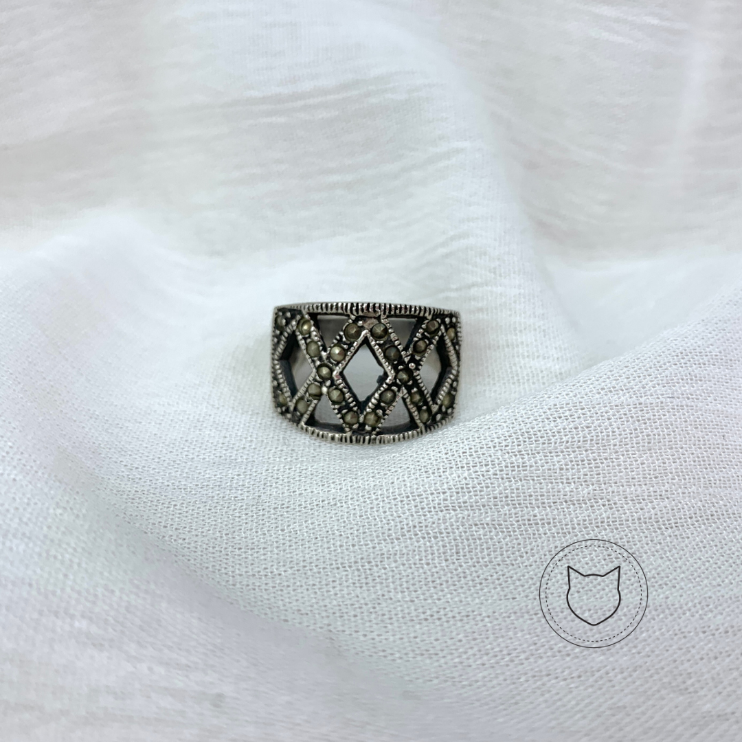 ANILLO DE PLATA CON  MARQUESITAS AN0058M