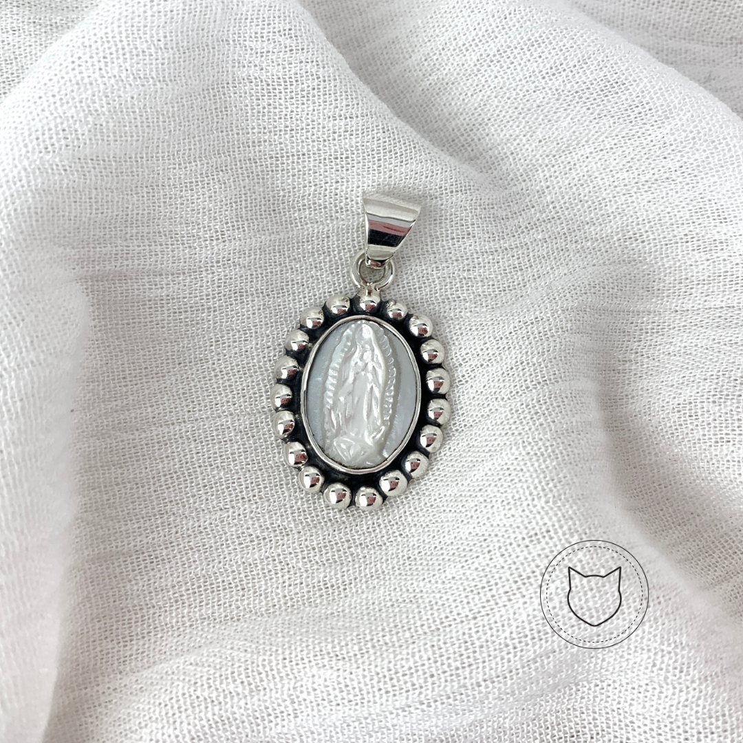 ​DIJE VIRGEN DE GUADALUPE DE PLATA 925 Y MADRE PERLA DI0342M39