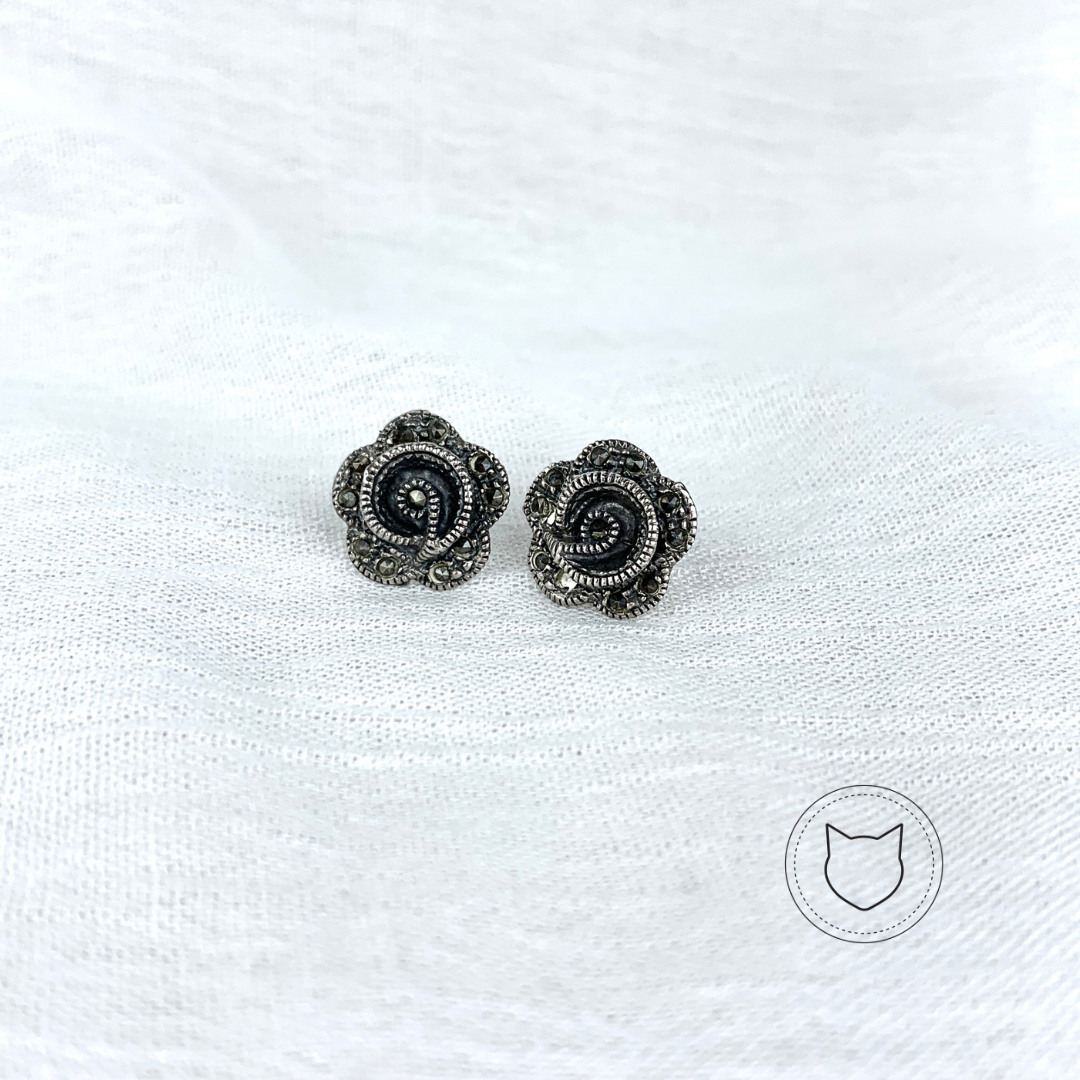 ARETES DE FLOR DE PLATA 925 Y MARQUESITAS AR0133M
