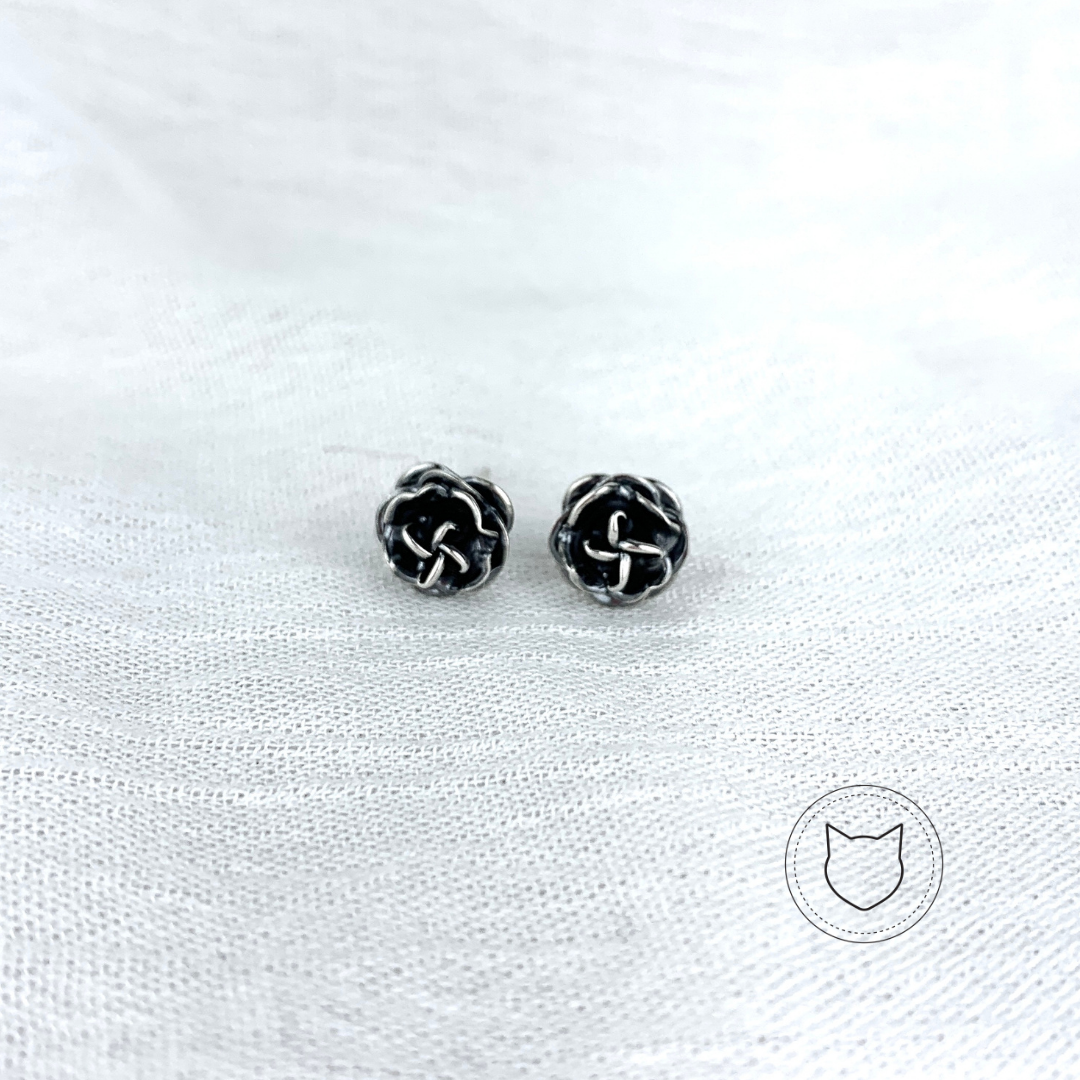 ARETE DE PLATA FLOR AÑEJADA AR0099M