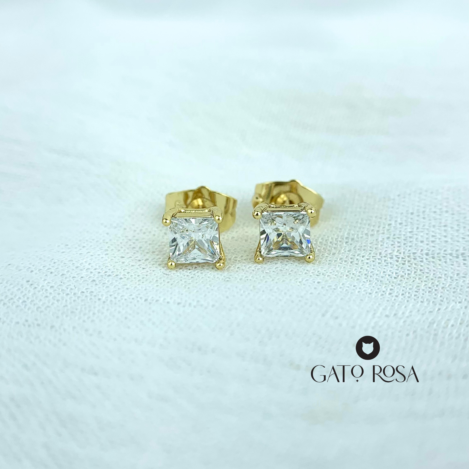 ARETES BAÑO DE ORO CON CHISPA CUADRADA AR2417G35
