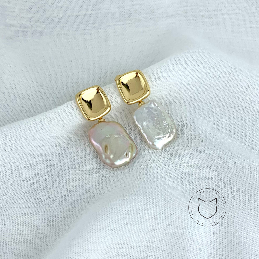 ARETES DE BRONCE CON BAÑO DE ORO Y PERLA CULTIVADA AR2282G26