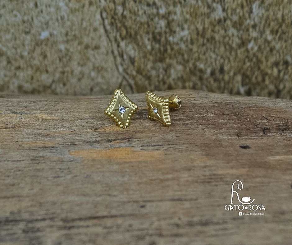 ARETES ROMBO DE ORO DE 10 KILATES Y CRISTALES AR0362M