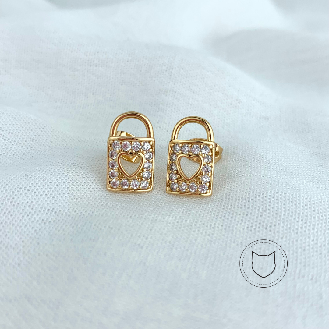 ARETES DE BAÑO DE ORO Y CRISTALES CANDADO CORAZÓN AR2287G32