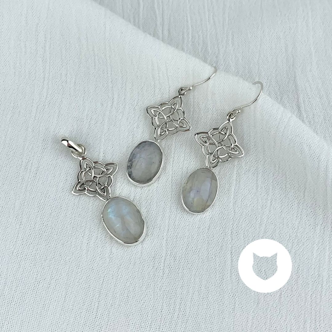 ​SET DE PLATA 925 (ARETES Y DIJE) Y PIEDRA LUNA NUDO DE BRUJA SE1031M38