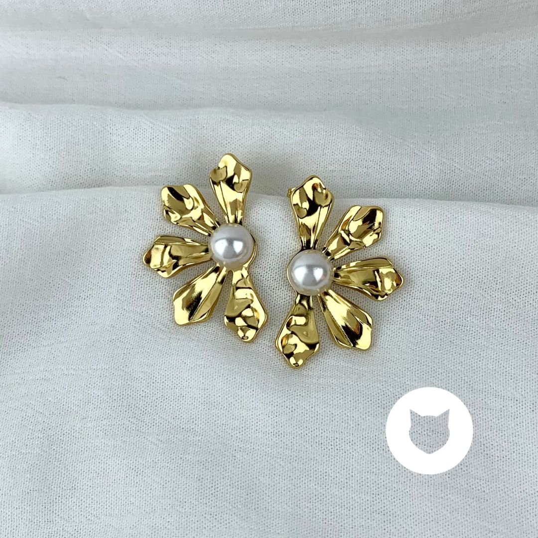 ARETES DE ACERO INOXIDABLE MEDIA FLOR Y PERLA SINTÉTICA AR2796G74