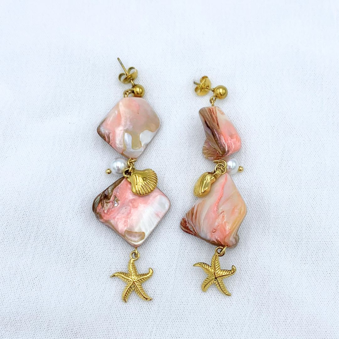 ARETES CON NACAR NATURAL Y ESTRELLAS DE MAR AR2966G39 ARETES CON NACAR NATURAL Y ESTRELLAS DE MAR AR2966G39