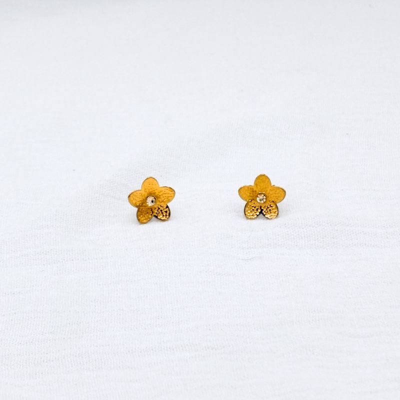 ARETES DE ACERO DE FLOR CON CRISTAL EN EL CENTRO AR3125G98 ARETES DE ACERO DE FLOR CON CRISTAL EN EL CENTRO AR3125G98