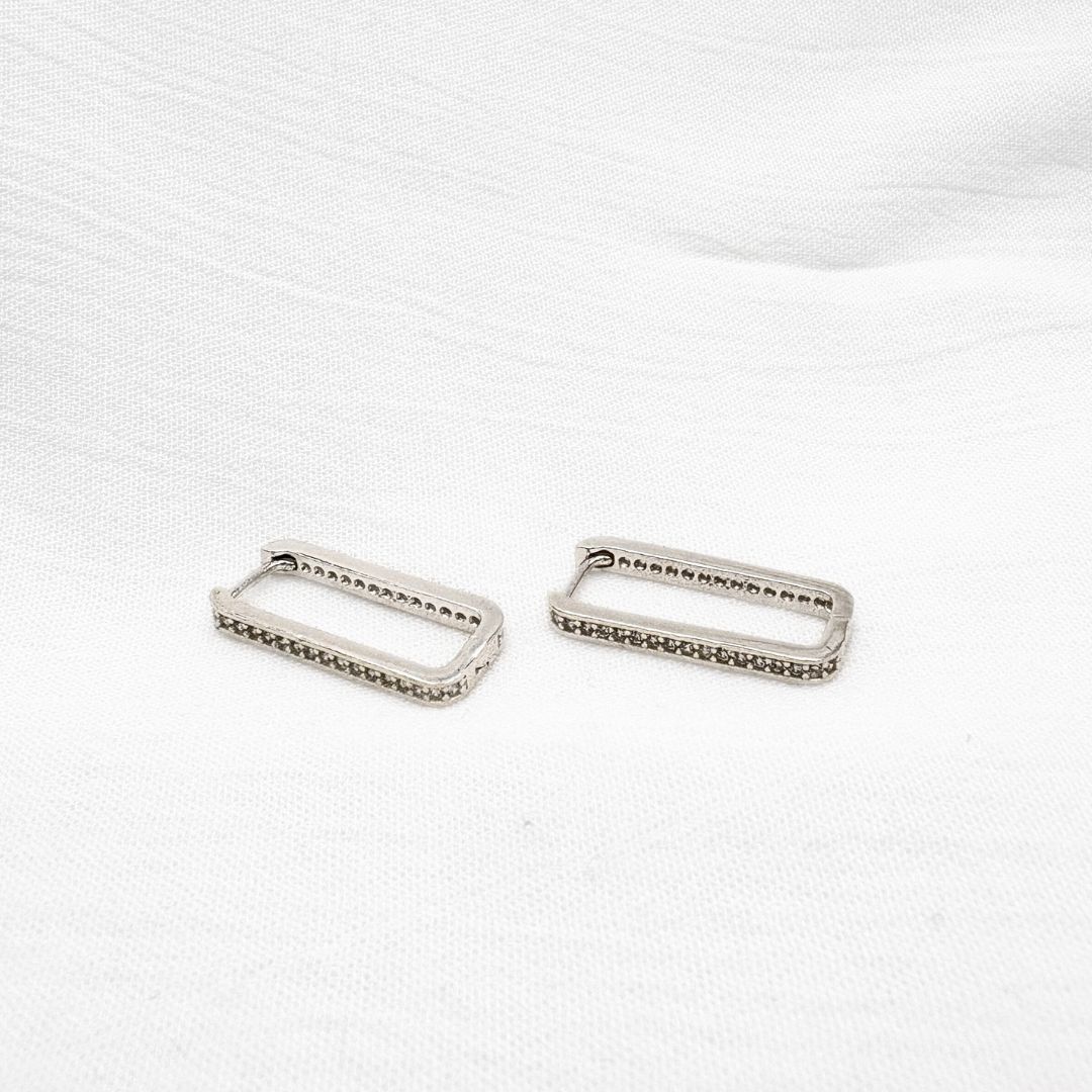 ARGOLLAS RECTANGULARES DE PLATA CON CRISTALES TRANSPARENTES AG1880L25 ARGOLLAS RECTANGULARES DE PLATA CON CRISTALES TRANSPARENTES AG1880L25