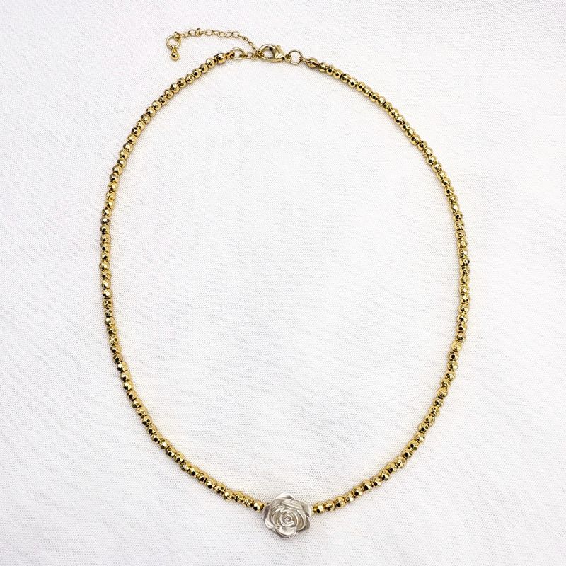 COLLAR CON CORTE DIAMANTADO Y ROSA CENTRAL CO1876G21