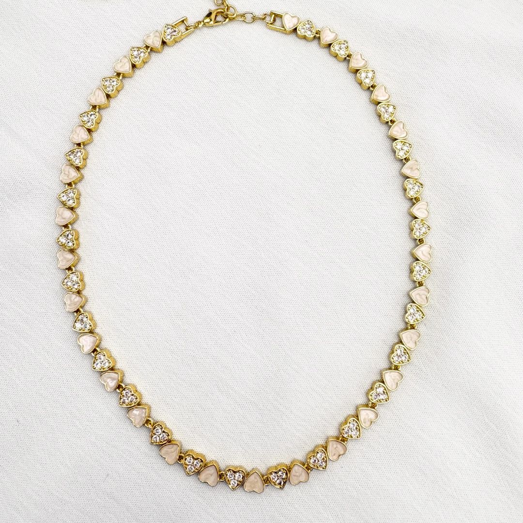 COLLAR DE TENIS CON CORAZONES DE ESMALTE Y CIRCONES EN BAÑO DE ORO DE 18K CO1883G32 COLLAR DE TENIS CON CORAZONES DE ESMALTE Y CIRCONES EN BAÑO DE ORO DE 18K CO1883G32