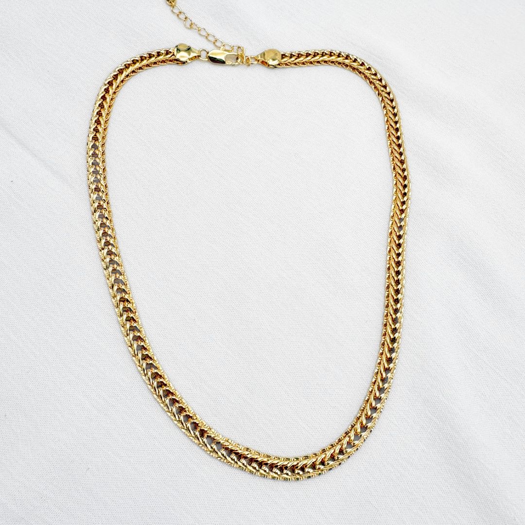 COLLAR DE CADENA TEJIDO ESPIGA TRENZADO EN BAÑO DE ORO DE 18K CO1890G31 COLLAR DE CADENA TEJIDO ESPIGA TRENZADO EN BAÑO DE ORO DE 18K CO1890G31