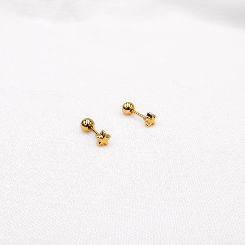ARETES CON CIERRE DE BOLITA DE ESTRELLA EN ACERO CON BAÑO DE ORO DE 18K AB0556G33 ARETES CON CIERRE DE BOLITA DE ESTRELLA EN ACERO CON BAÑO DE ORO DE 18K AB0556G33